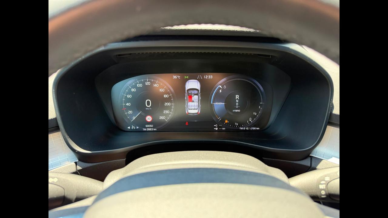 VOLVO XC40 2023 - XC40 1.5 t4 recharge phev Core auto