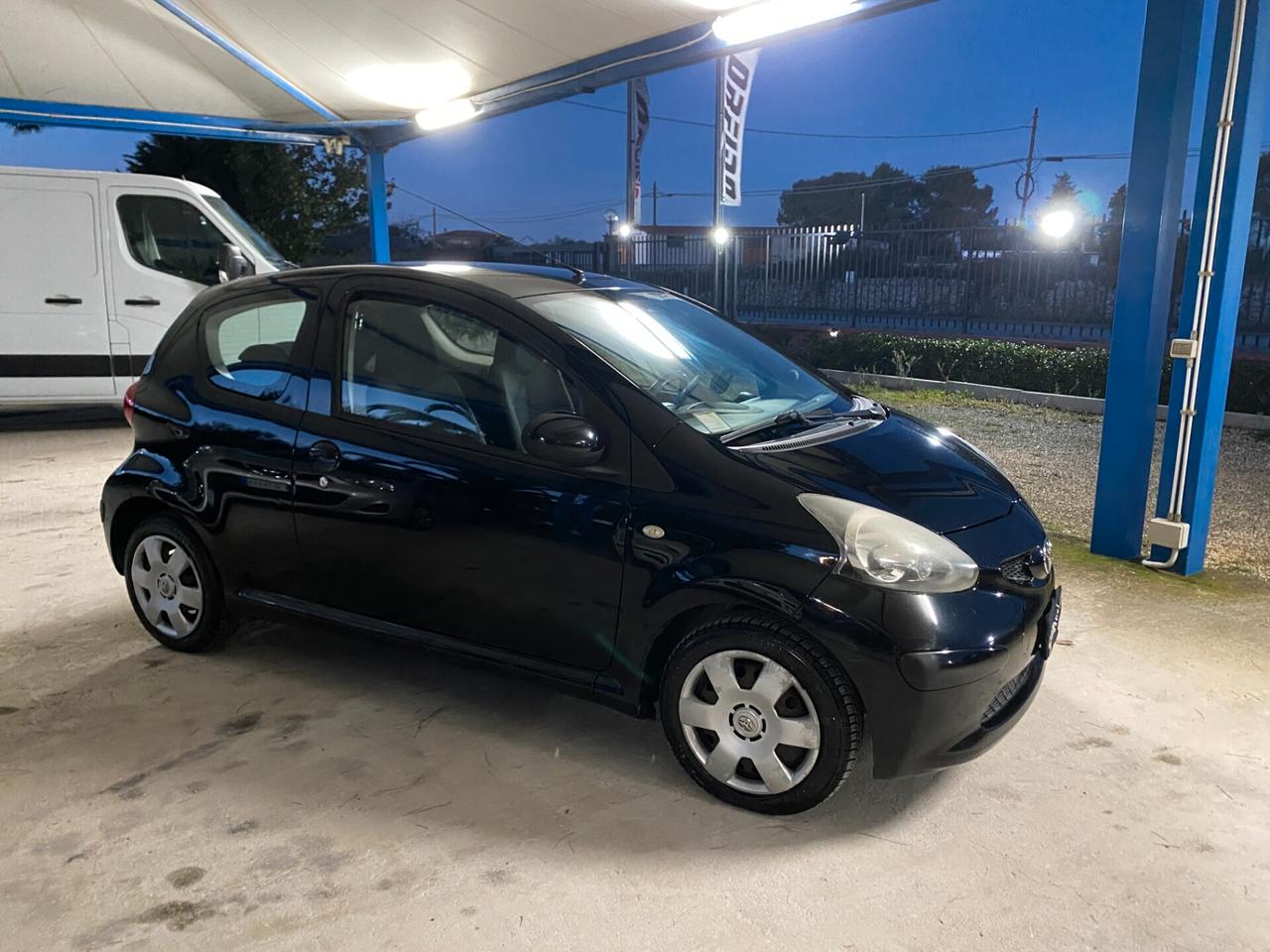 Toyota Aygo 1.4 turbodiesel 3 porte Sol--- KM CERTIFICATI--PER NEOPATENTATI