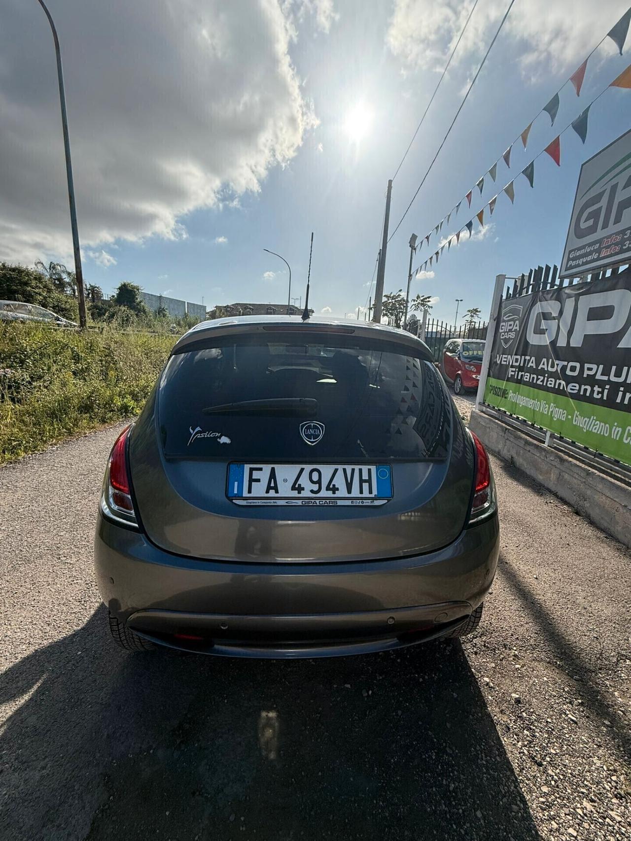 Lancia Ypsilon 0.9 TwinAir 85 CV 5 porte Metano Ecochic Elle