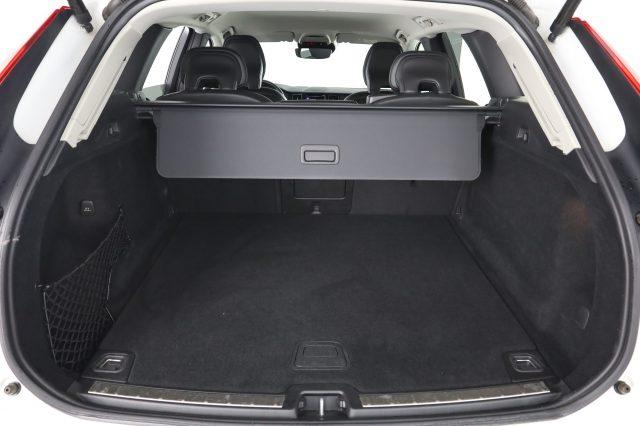 VOLVO XC60 XC60 B4 (d) automatico Momentum Pro