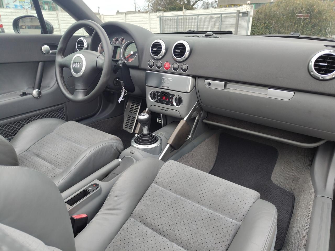 Audi TT Cabrio book service perfetta