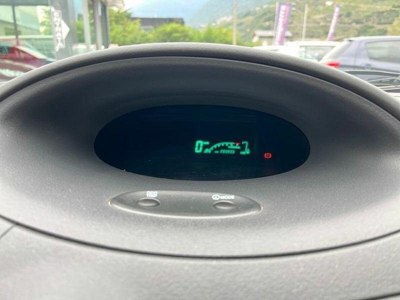 Toyota Yaris 1.0i 16V cat 5 porte Sol