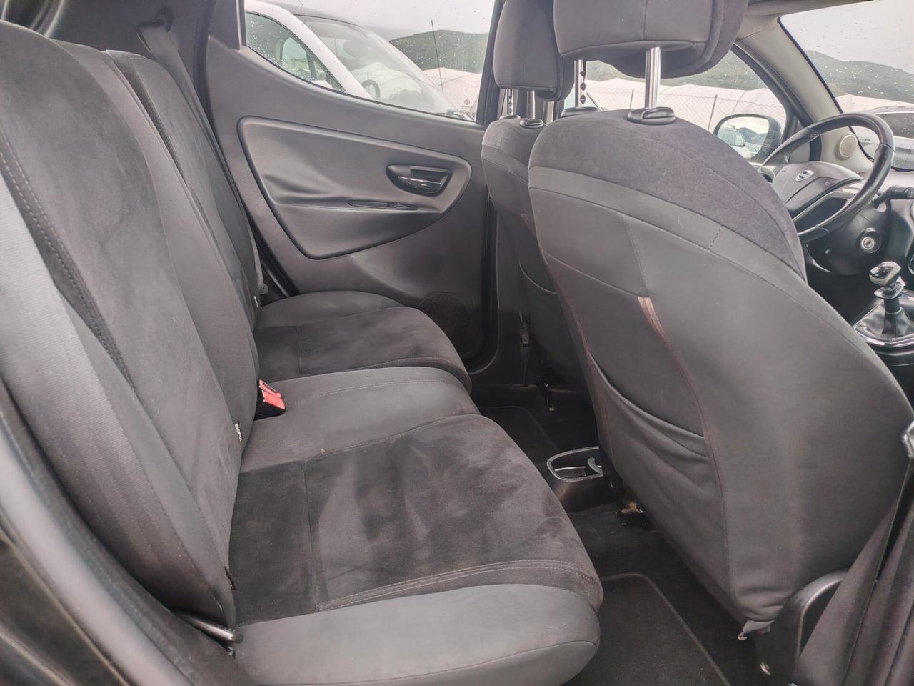 Lancia Ypsilon 1.2 69 CV Unyca