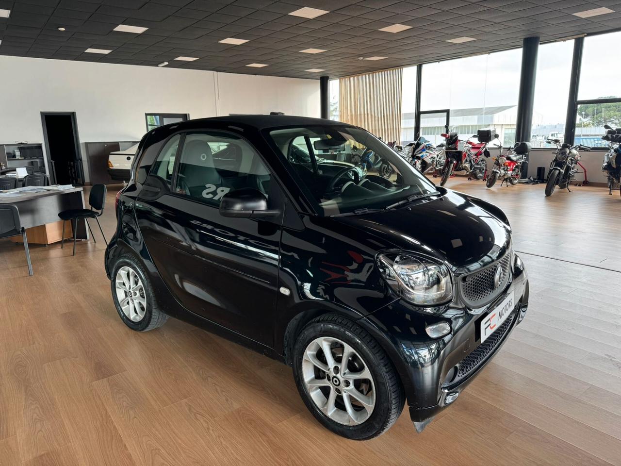 Smart ForTwo 70 1.0 NEOPATENTATI PELLE-SCHERMO-PADDLE