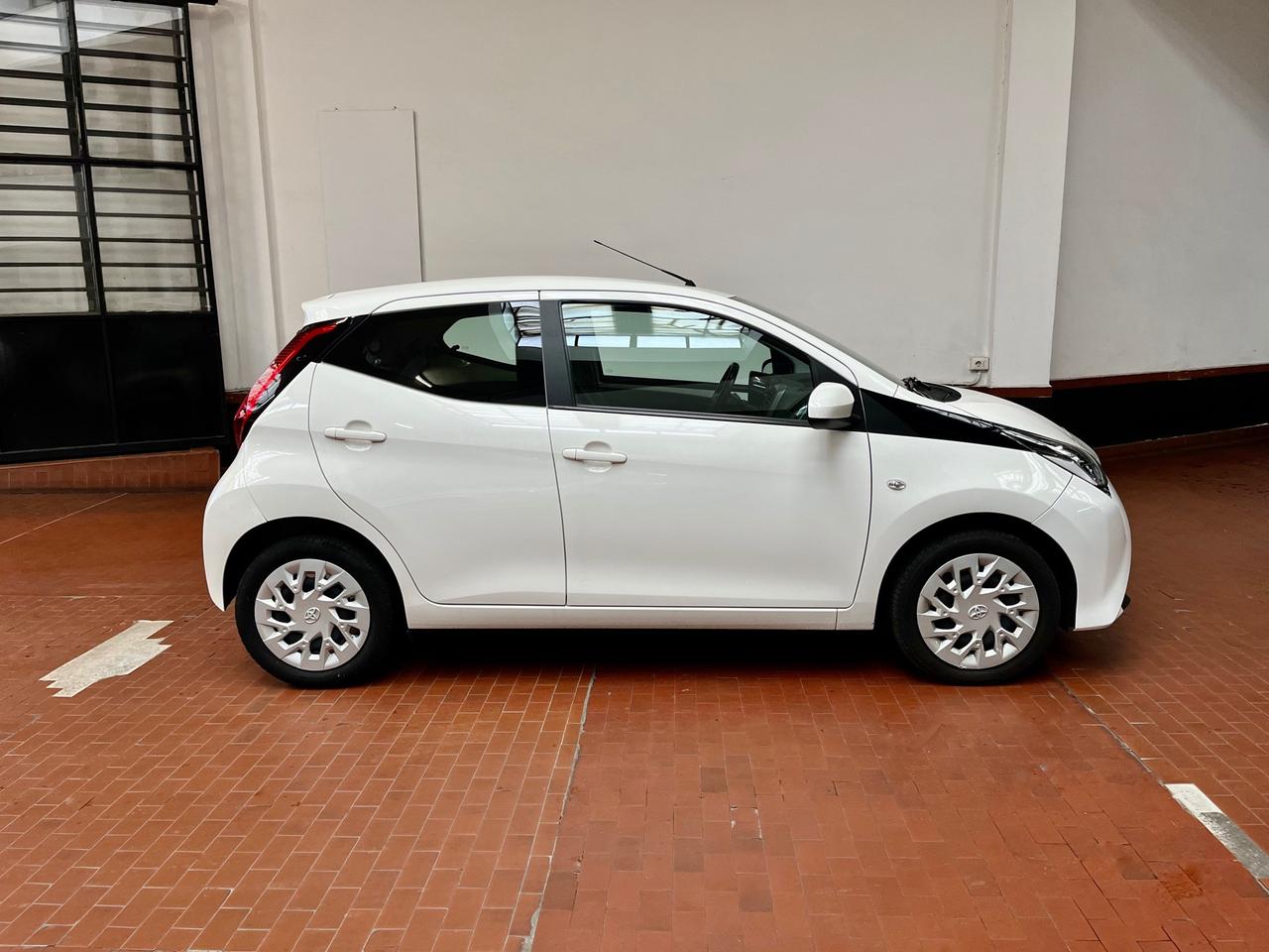 Toyota Aygo Connect 5p 1.0 x-cool 72cv