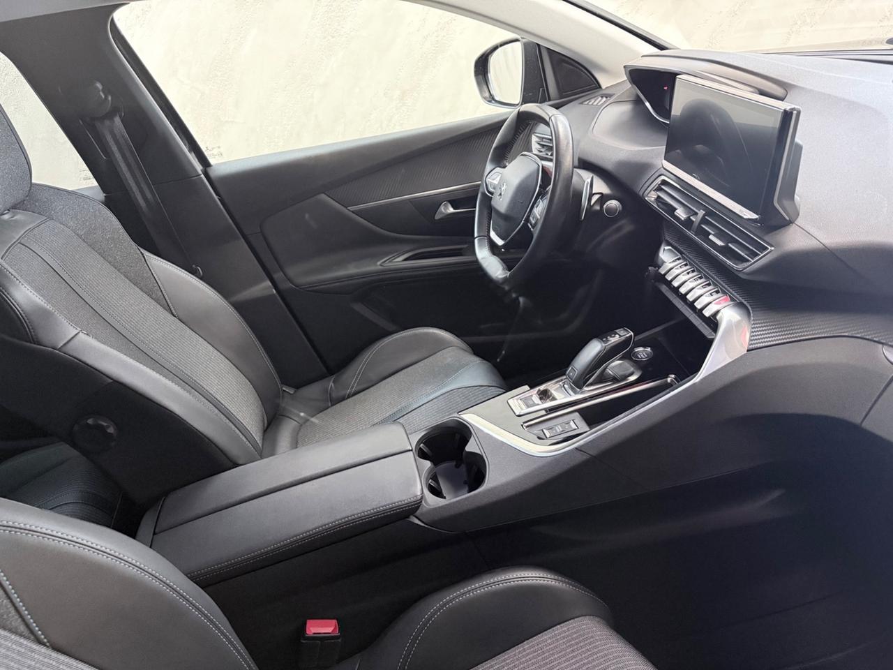 Peugeot 3008 BlueHDi 130 S&S EAT8 Allure