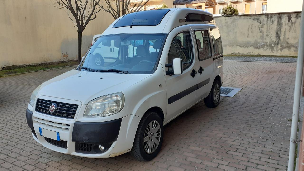 Fiat Doblo trasporto disabili pedana sollevatore