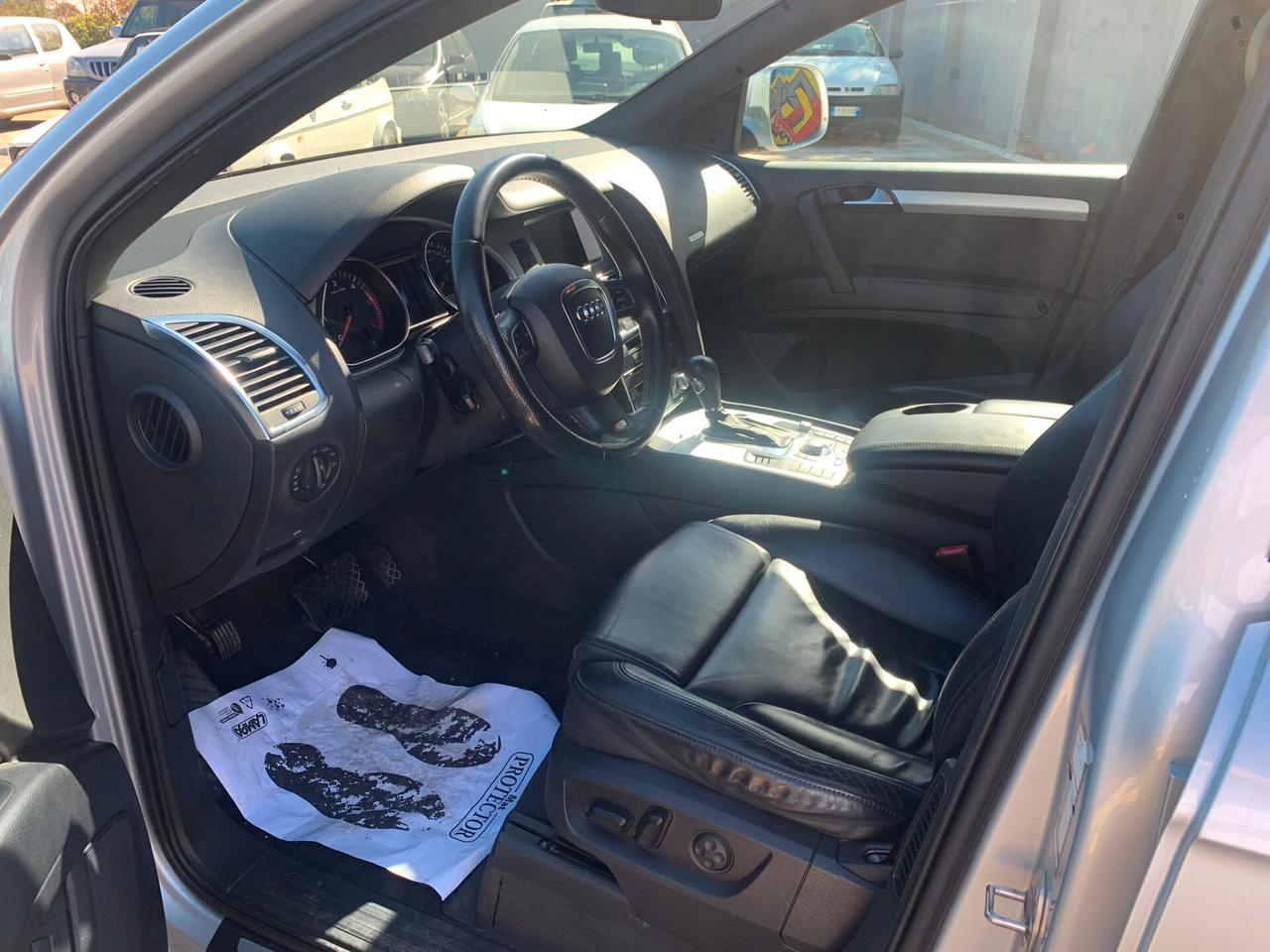 Audi Q7 S LINE