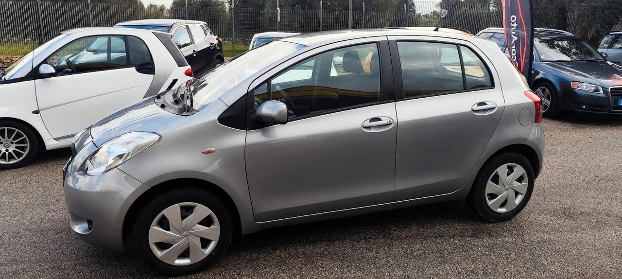 Toyota Yaris 1.0 5 porte