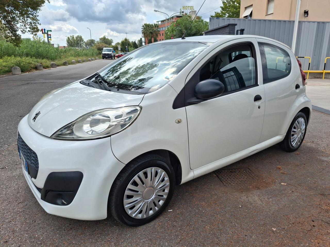 Peugeot 107 1.0 Benzina 68CV. 5 Porte-OK NEOPATENTATI-