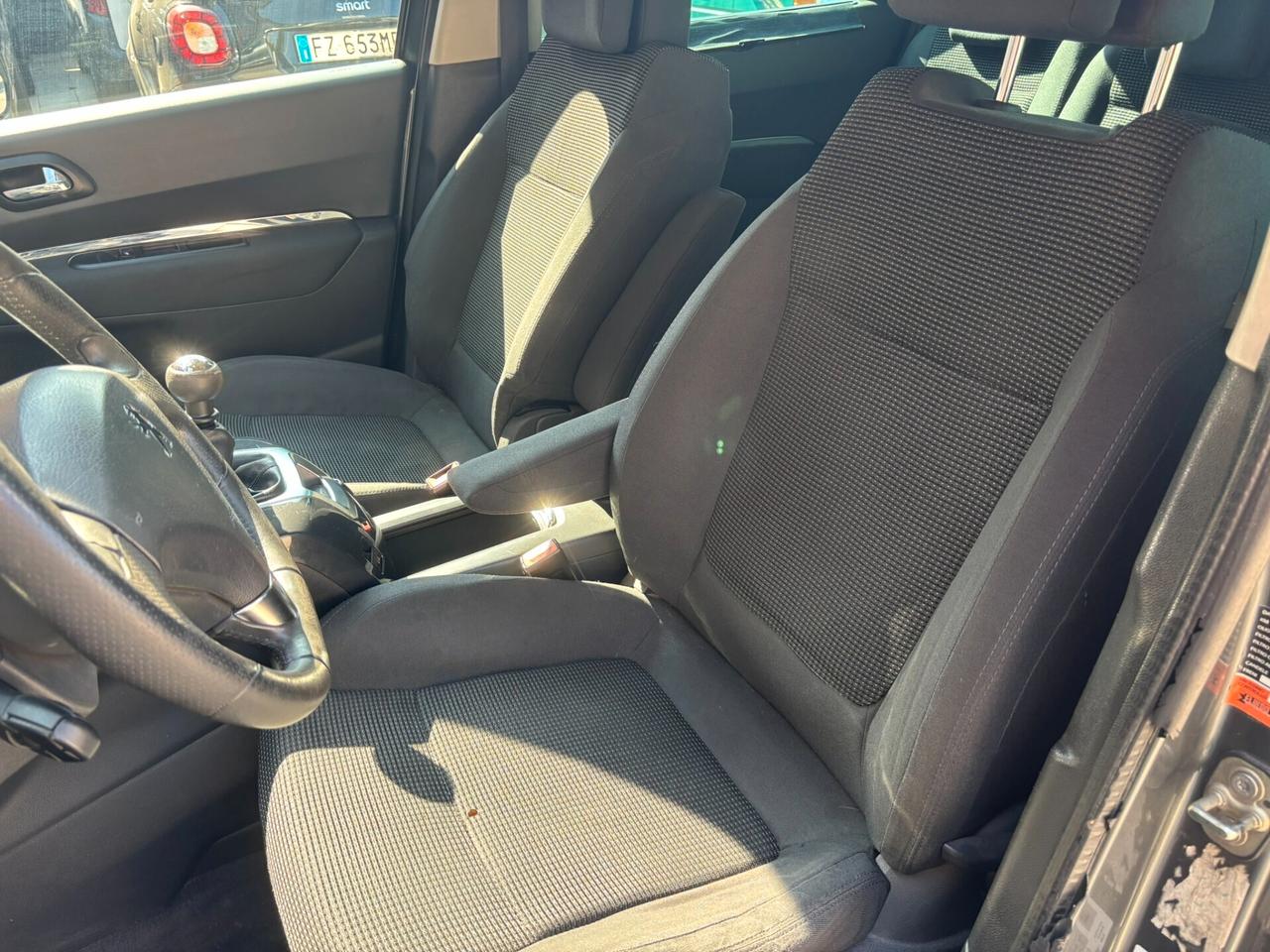 Peugeot 5008 1.6 HDi 112CV Allure