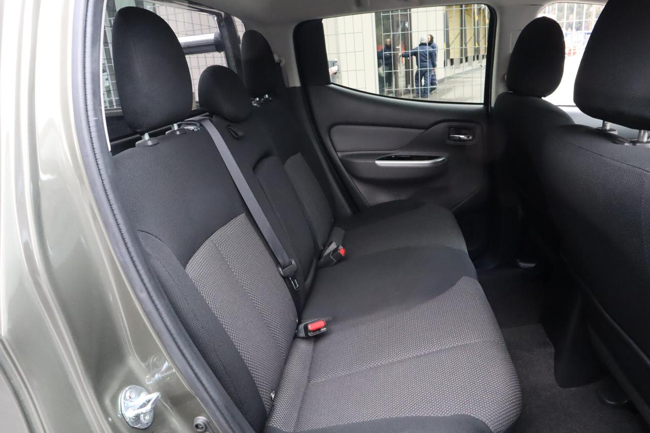 Mitsubishi L200 2.4 DI-D 180 CV DoCab solo 17500 KM