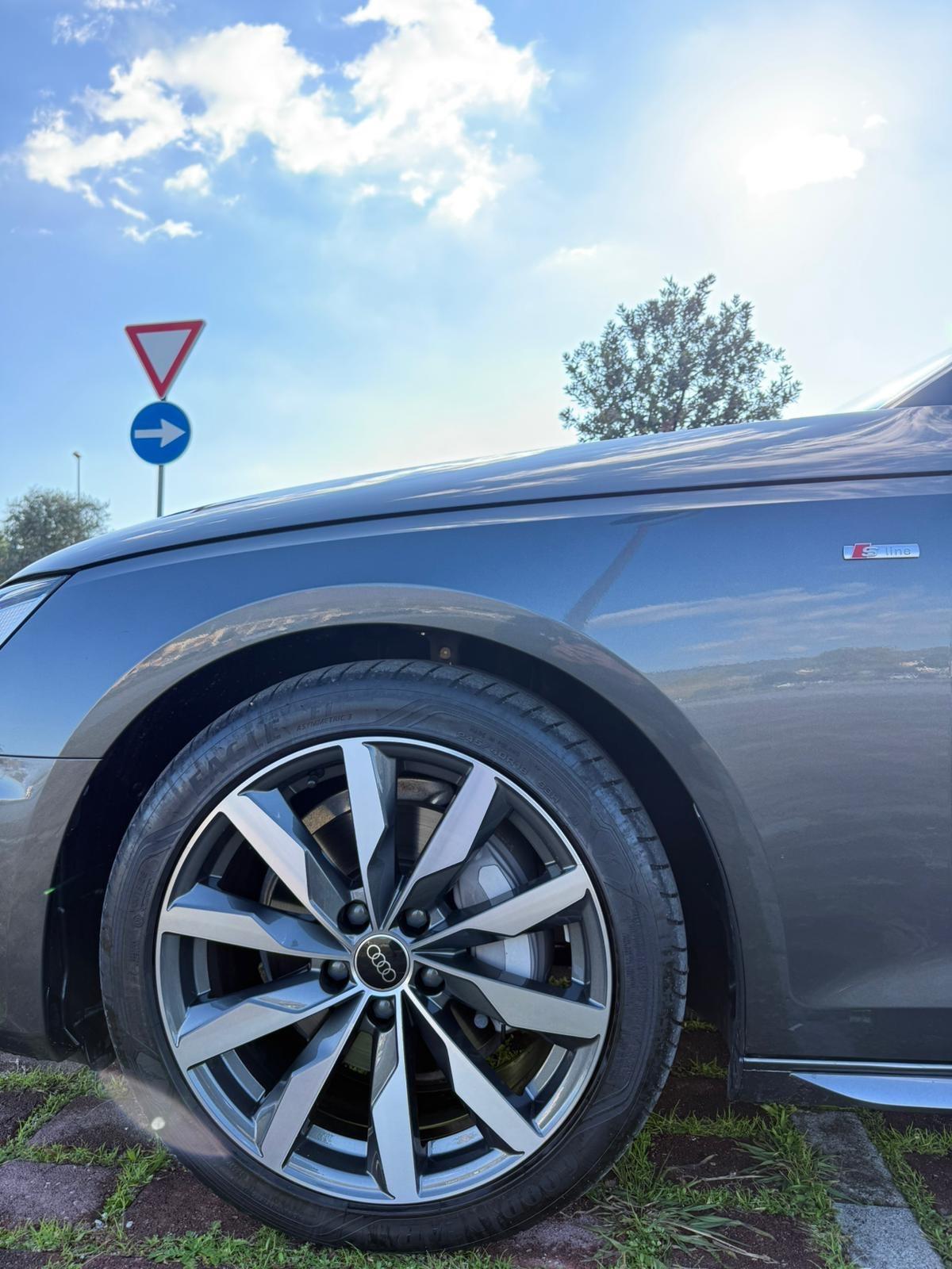 Audi A4 40 TDI S tronic line edition