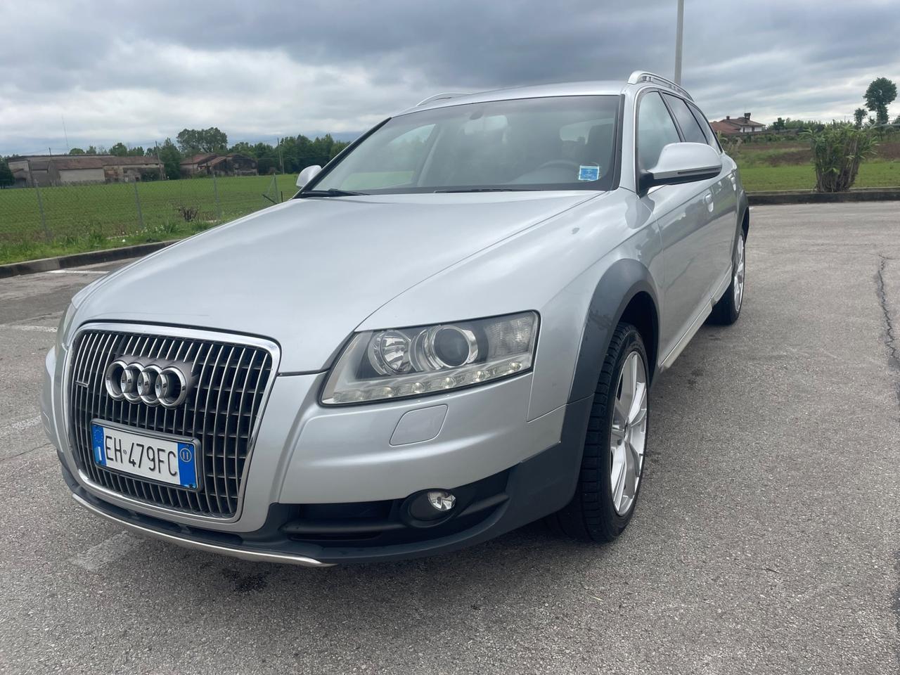 Audi a6 allroad 3.0 TDI 240 cv anno 2011 perfetto dí tutto