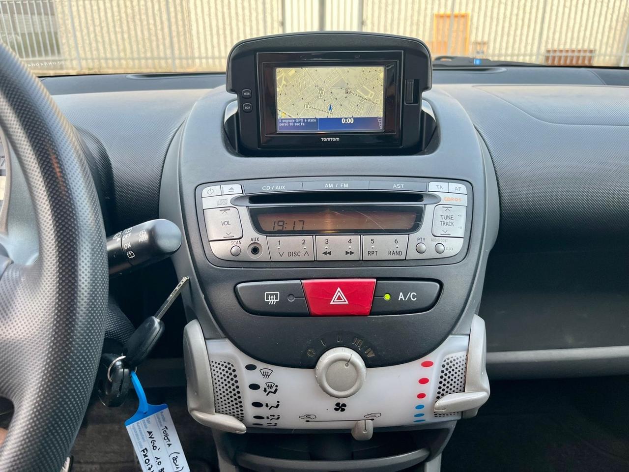 Toyota Aygo 1.0benz 2011 122.000km perfetta per neopatentati