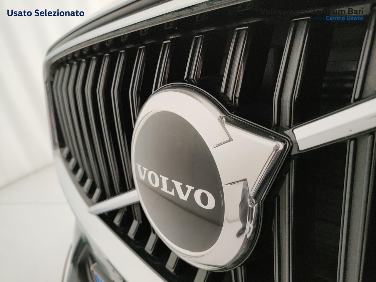 Volvo XC60 2.0 b4 momentum pro awd auto