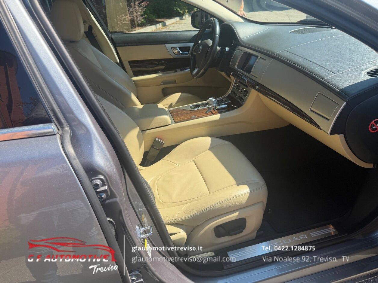 Jaguar XF Berlina XF 2.2d Luxury 200cv auto