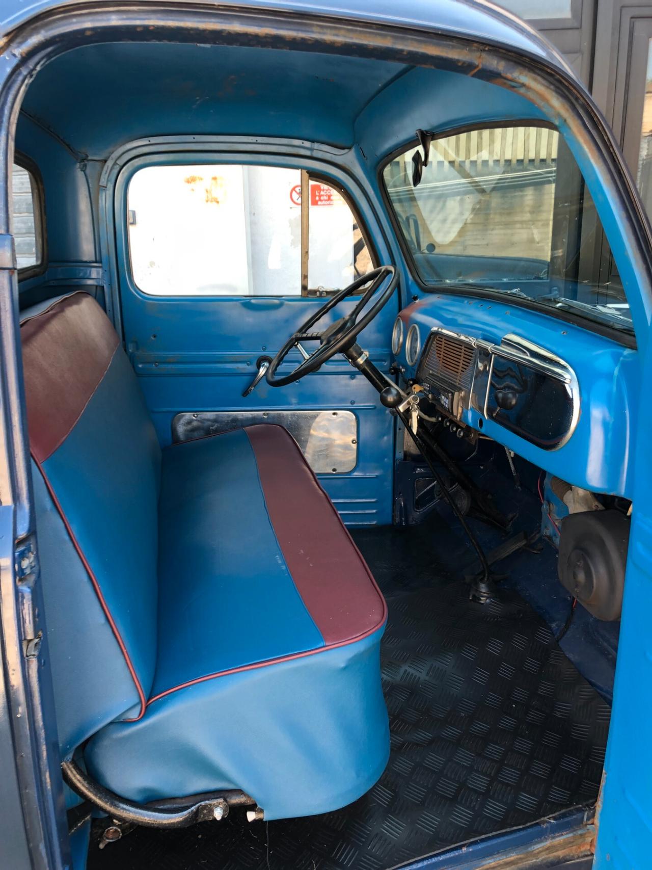 FORD F100 PICK UP V8