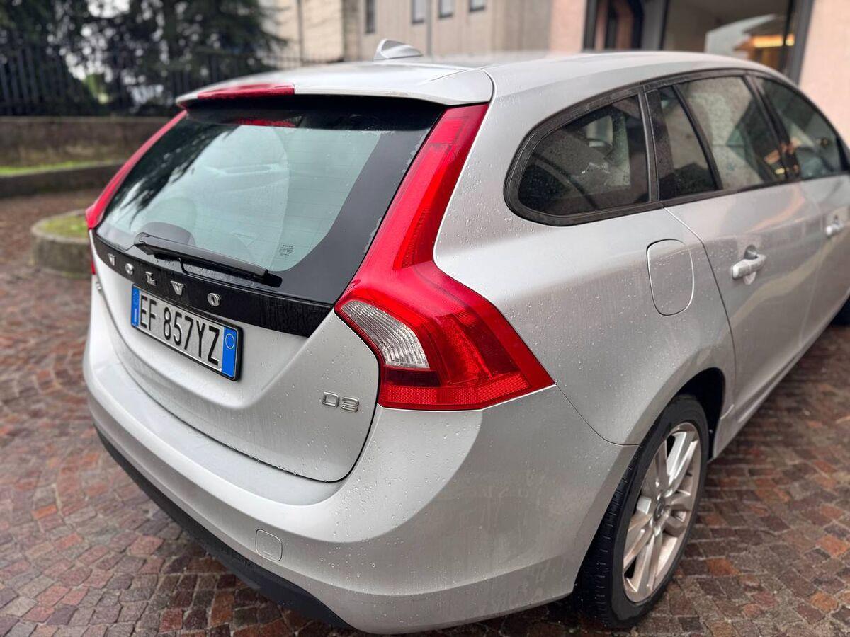 Volvo V60 I 2010 V60 2.0 D3 Summum