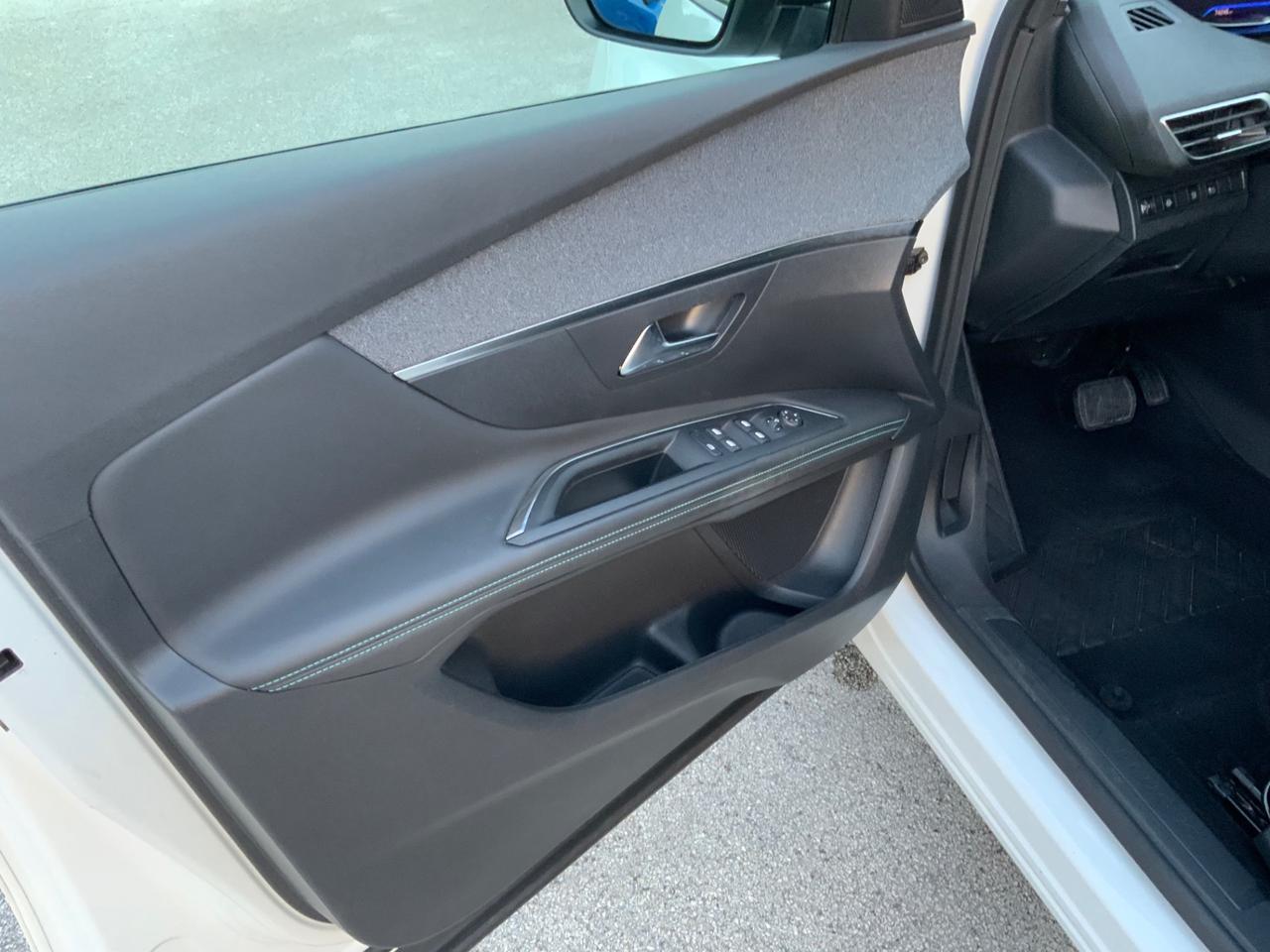 Peugeot 3008 Hybrid4 300 e-EAT8 Allure Pack