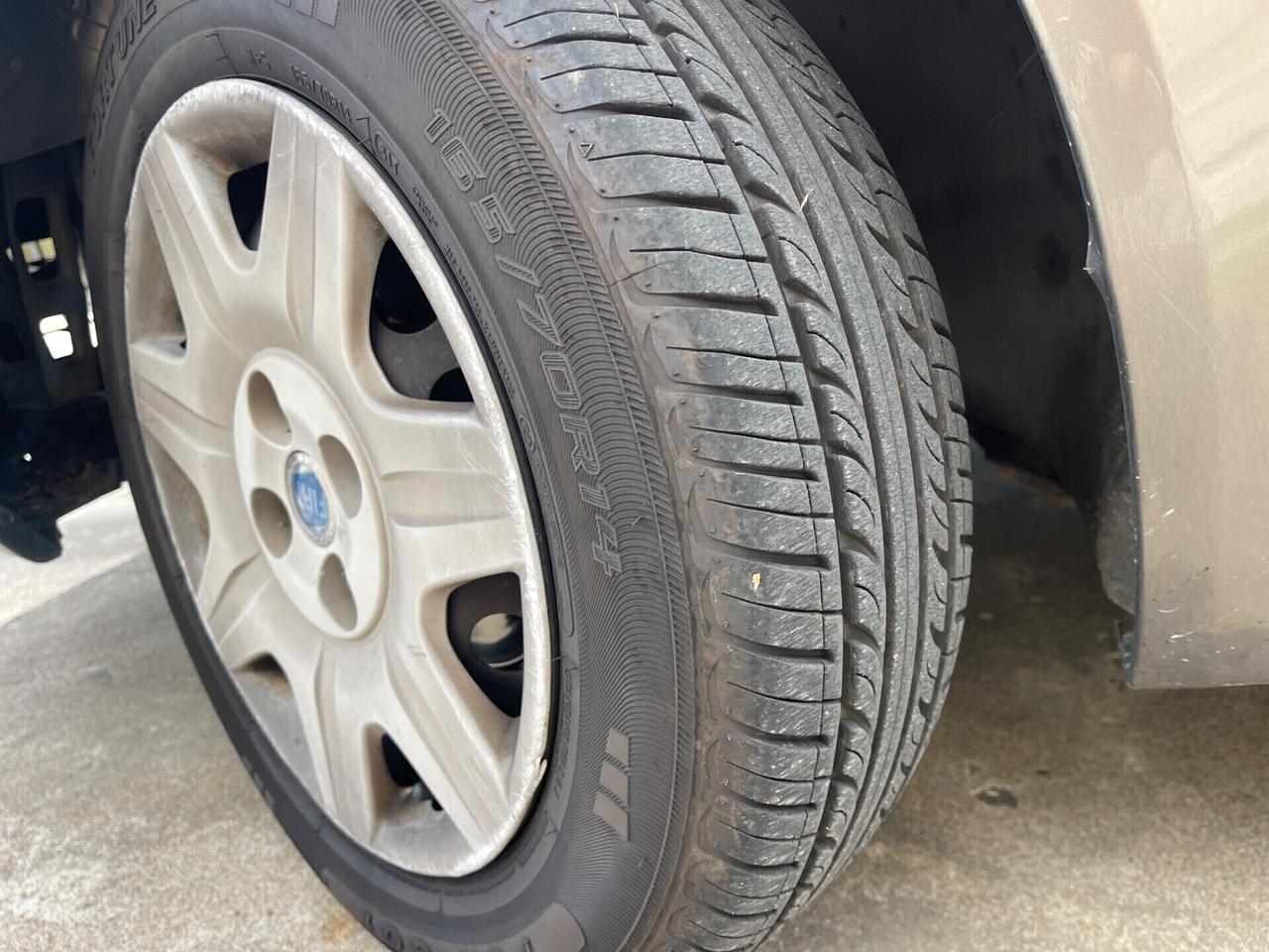 Fiat Punto 1.2i benzina euro4 neopatentati