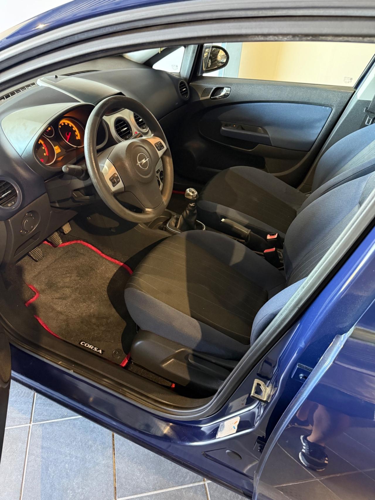 Opel Corsa 1.2 5 porte Cosmo