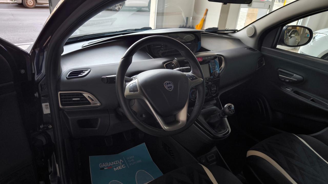 Lancia Ypsilon 1.2 69 CV 5 porte GPL Ecochic Silver