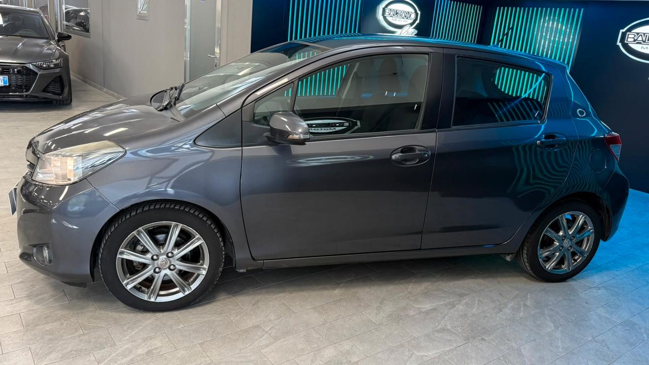 TOYOTA YARIS 1.4 D 5 PORTE LOUNGE 2014