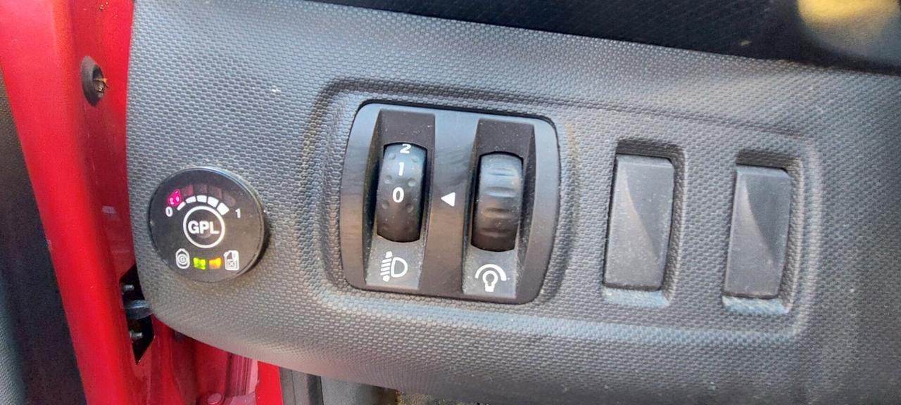 CLIO 1,2 GPL DI SERIE SCADENZA BOMBOLE NEL 2035-X NEOPATENTATI IMPECCABILE FULL