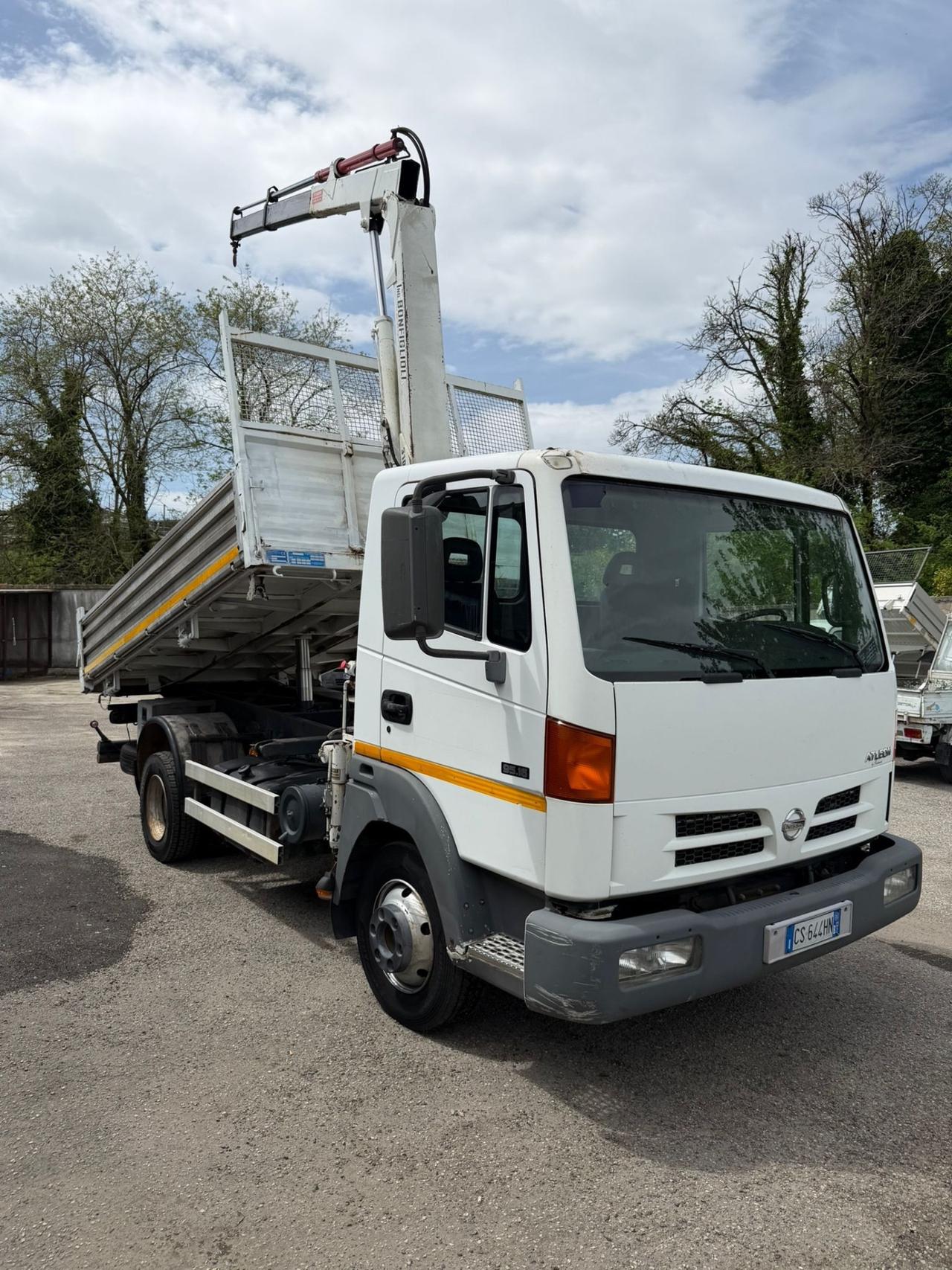 Nissan atleon 9516 6.0 cc cassa/rib con gru-2005