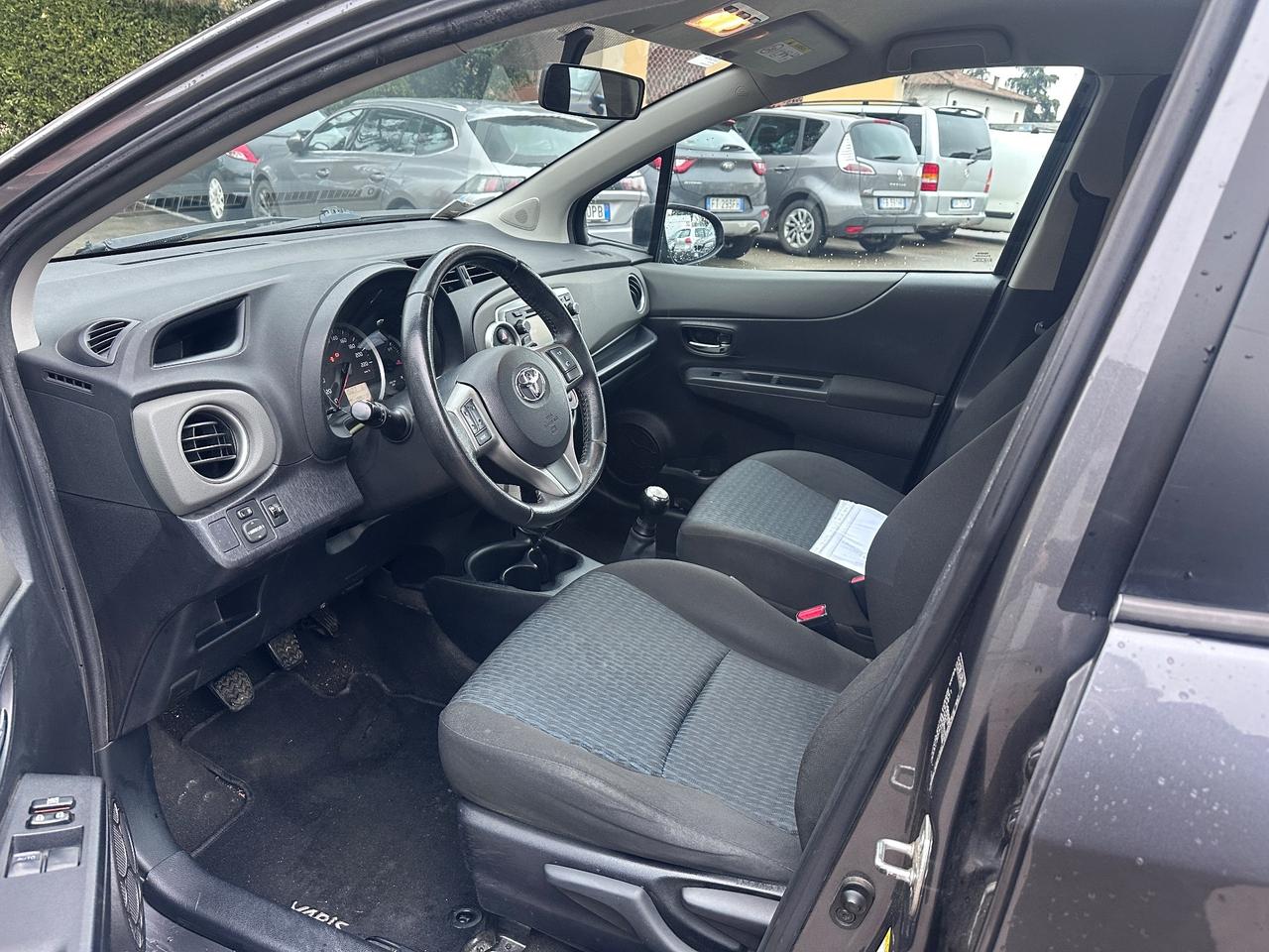 Toyota Yaris 1.0 5 porte Lounge Neopatentati