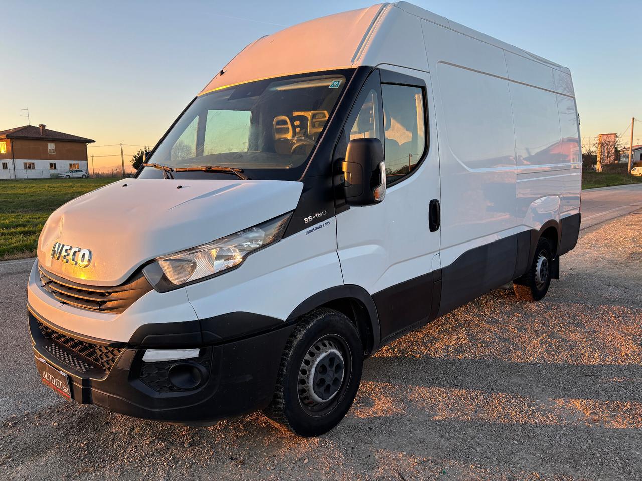 Iveco Daily 35S16 2.3 HPT PM Cabinato