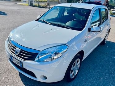Dacia Sandero 1.2 16V - 2010