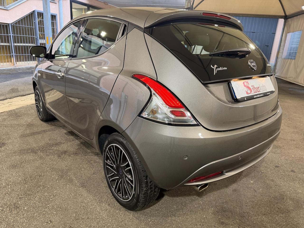 Lancia Ypsilon 1.0 firefly hybrid Gold s&s 70cv