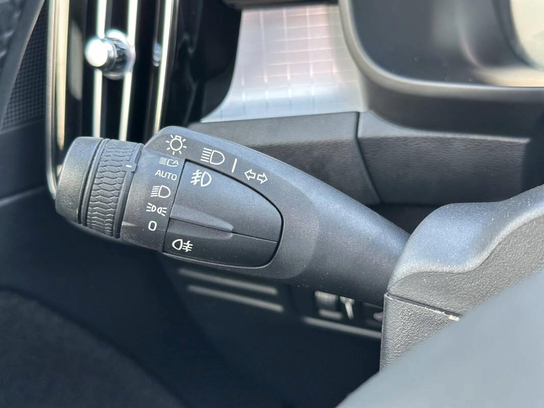 Volvo XC40 1.5 t4 phev Inscription Expression TETTO APRIBILE