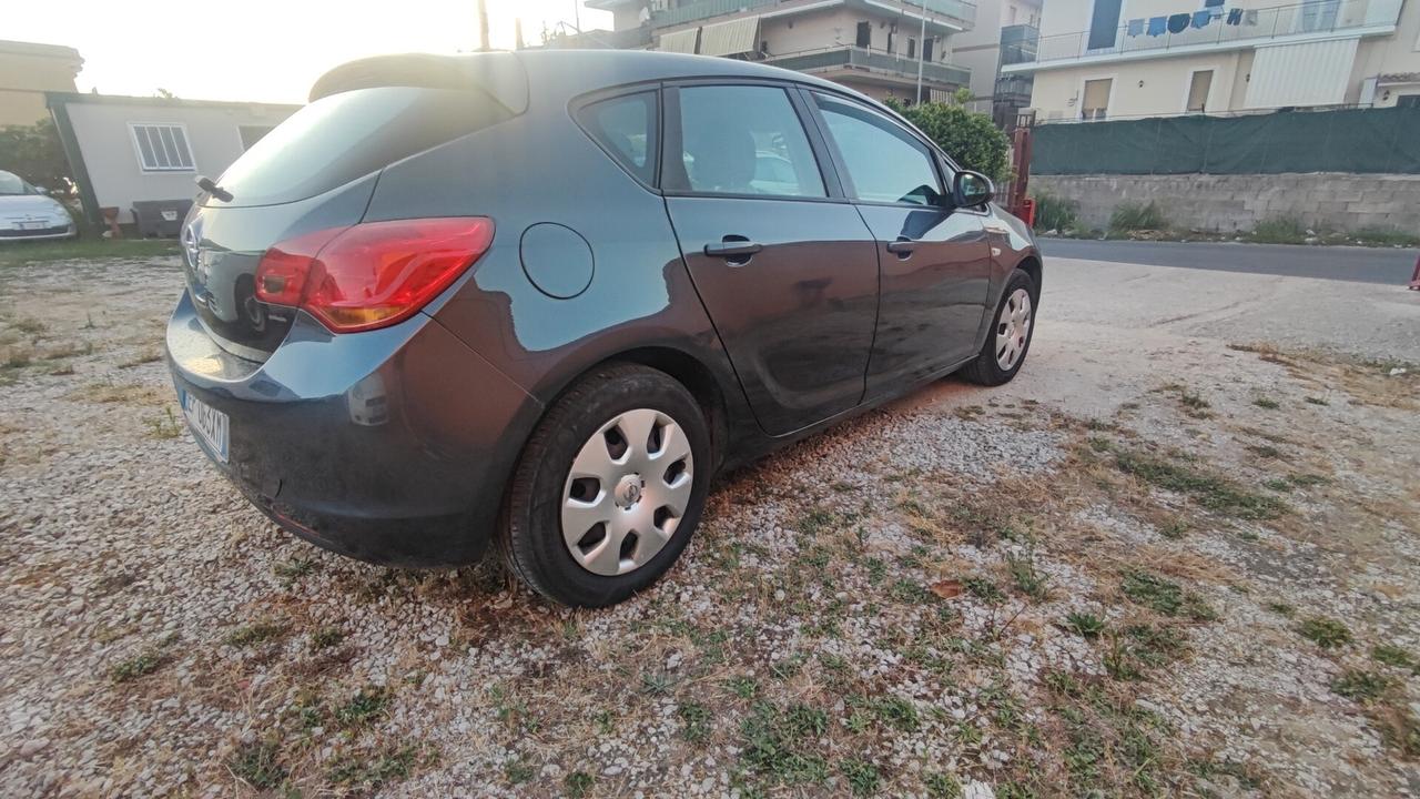 Opel Astra 1.4 100CV GPL 2013