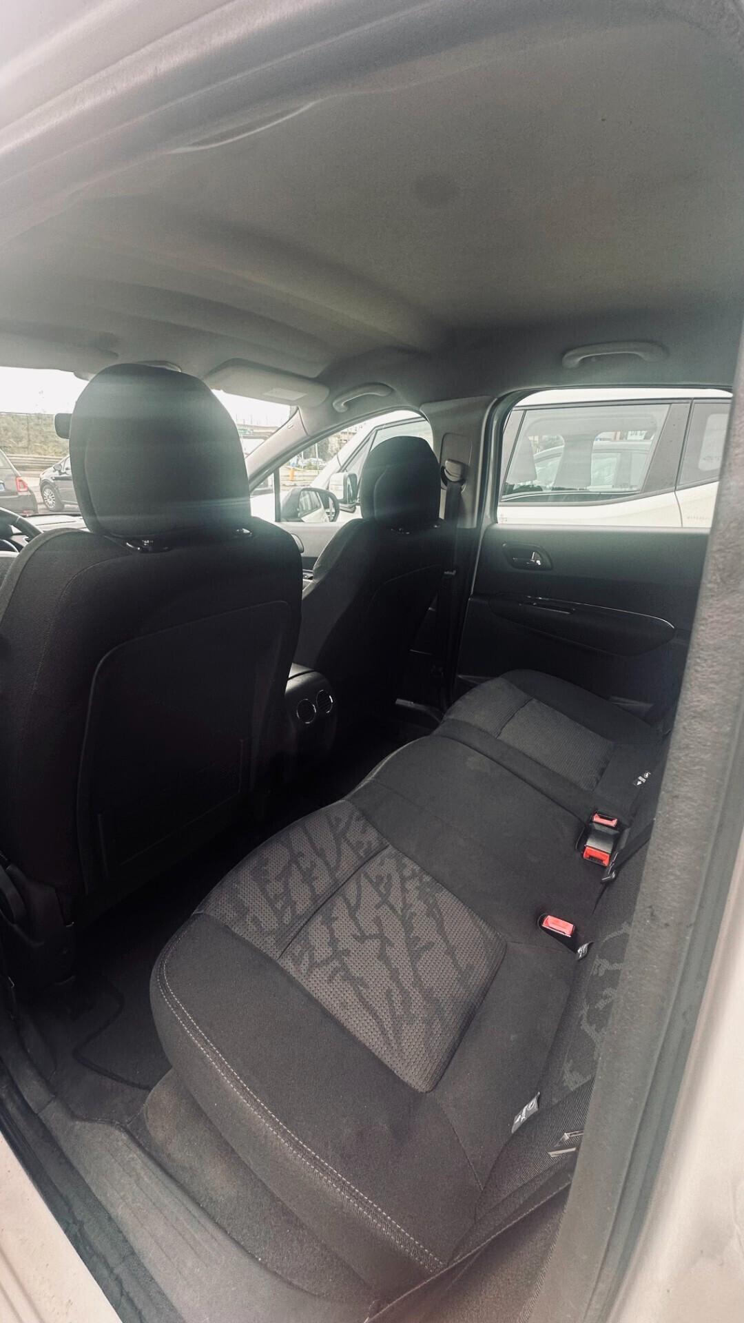 Peugeot 3008 1.6 HDi 110CV Business