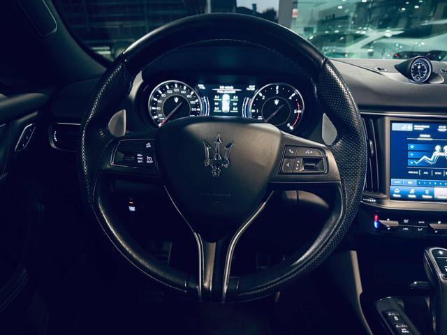 MASERATI Levante V6 Diesel 275 CV AWD Gransport Black Tetto,