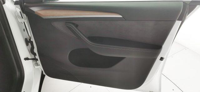 TESLA Model Y Performance Dual Motor AWD -con Autopilot avanzato