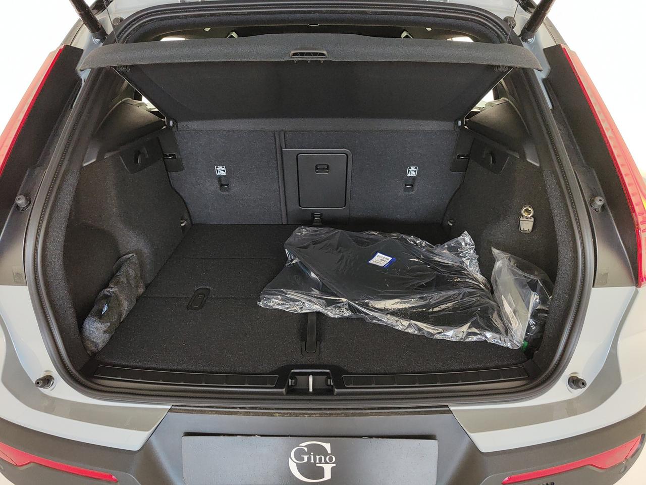 VOLVO XC40 2.0 b3 Plus Black Edition auto