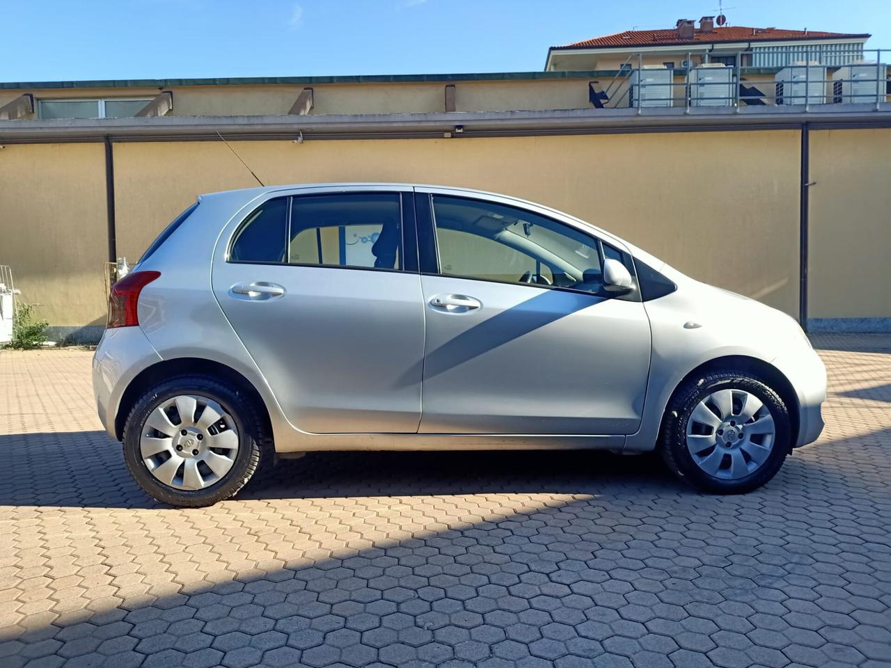Toyota Yaris 1.0 5 porte Sol