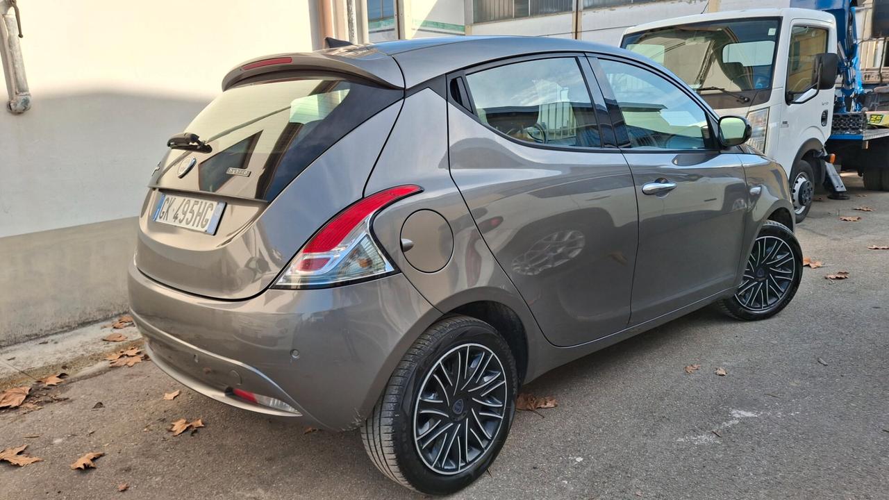 Lancia Ypsilon 1.0 FireFly 5 porte S&S Hybrid Ecochic Gold