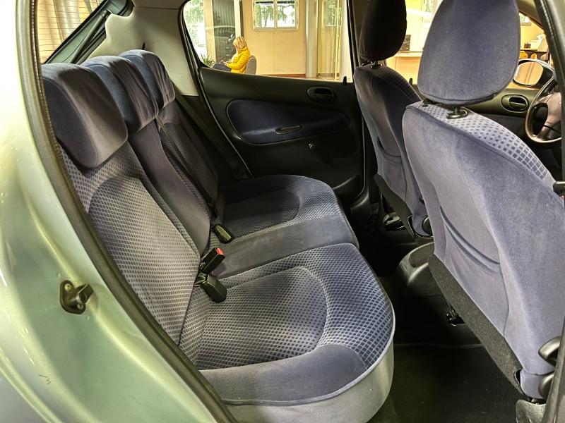 PEUGEOT 1.1 5p. Lee