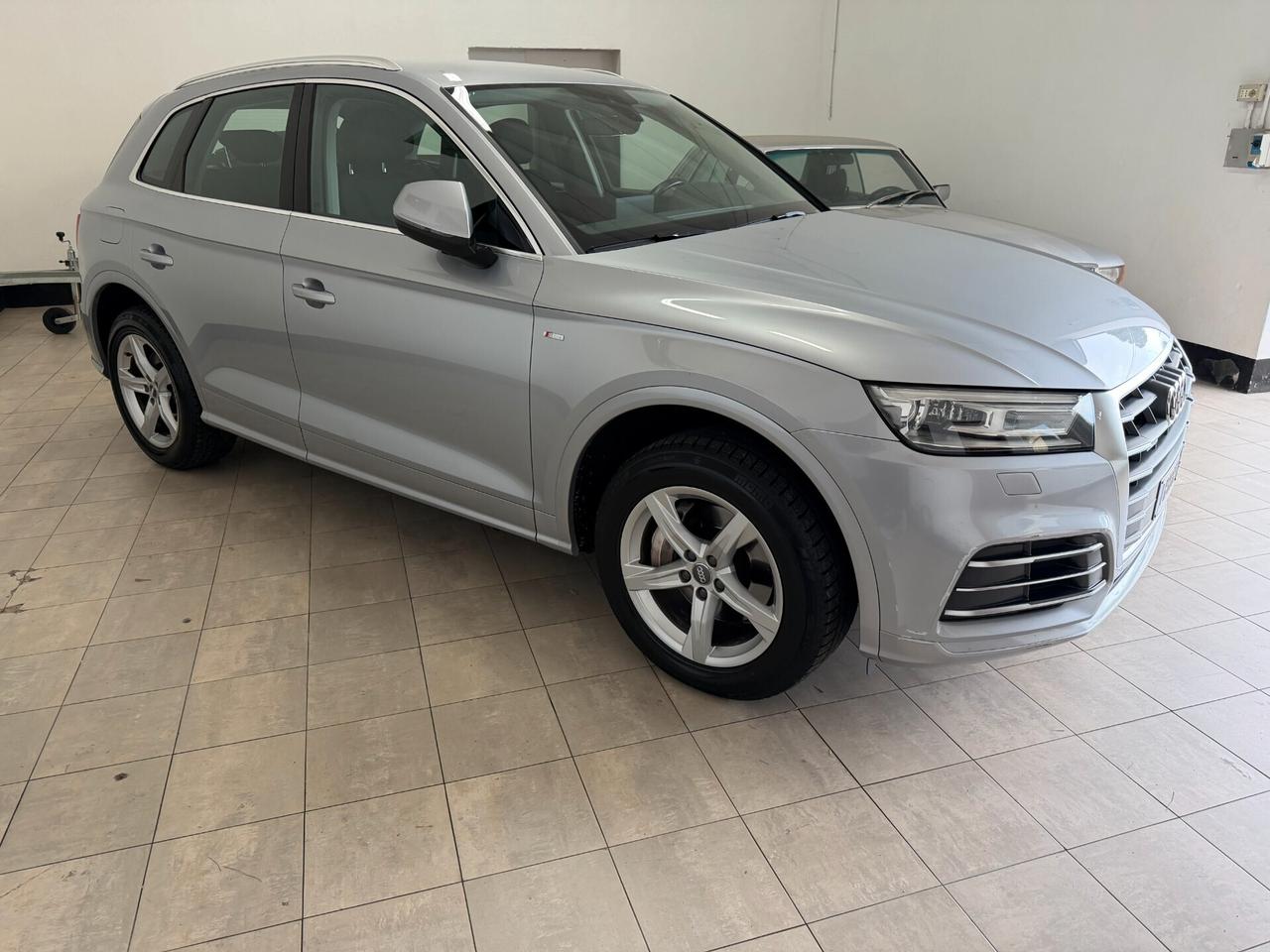 Audi Q5 2.0 TFSI quattro S tronic Business Sport KM 112000