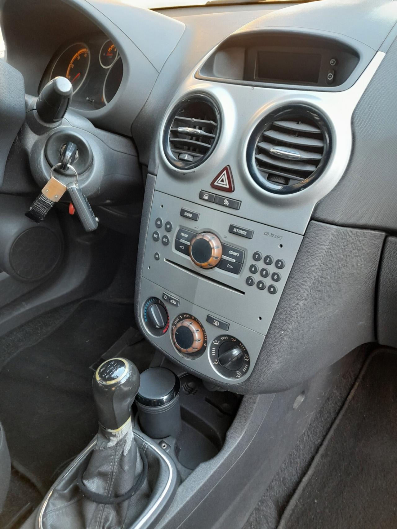 Opel Corsa 1200 GPL FINO AL 2030