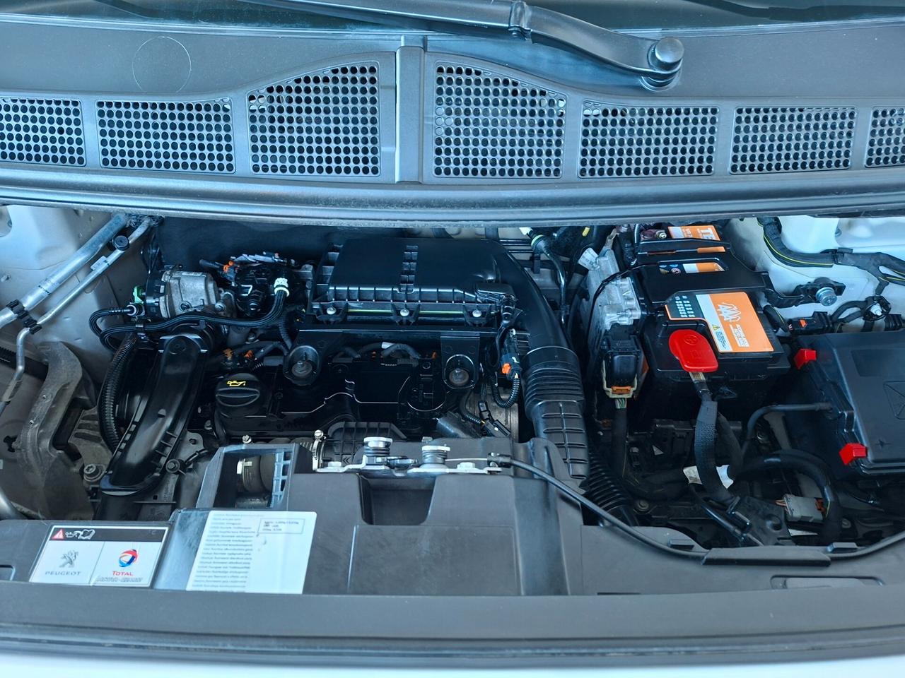 Peugeot Expert BlueHDi 115 S&S PC-TN Furgone CON GANCIO