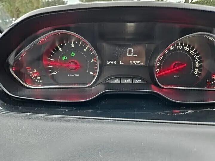 PEUGEOT 208 1,4 HDI-UNICA PROPRIETAR-4 REVISIONI