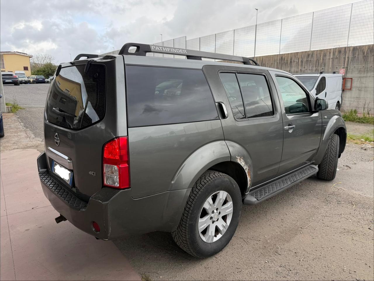 Nissan Pathfinder fuoristrada 4x4 7 posti