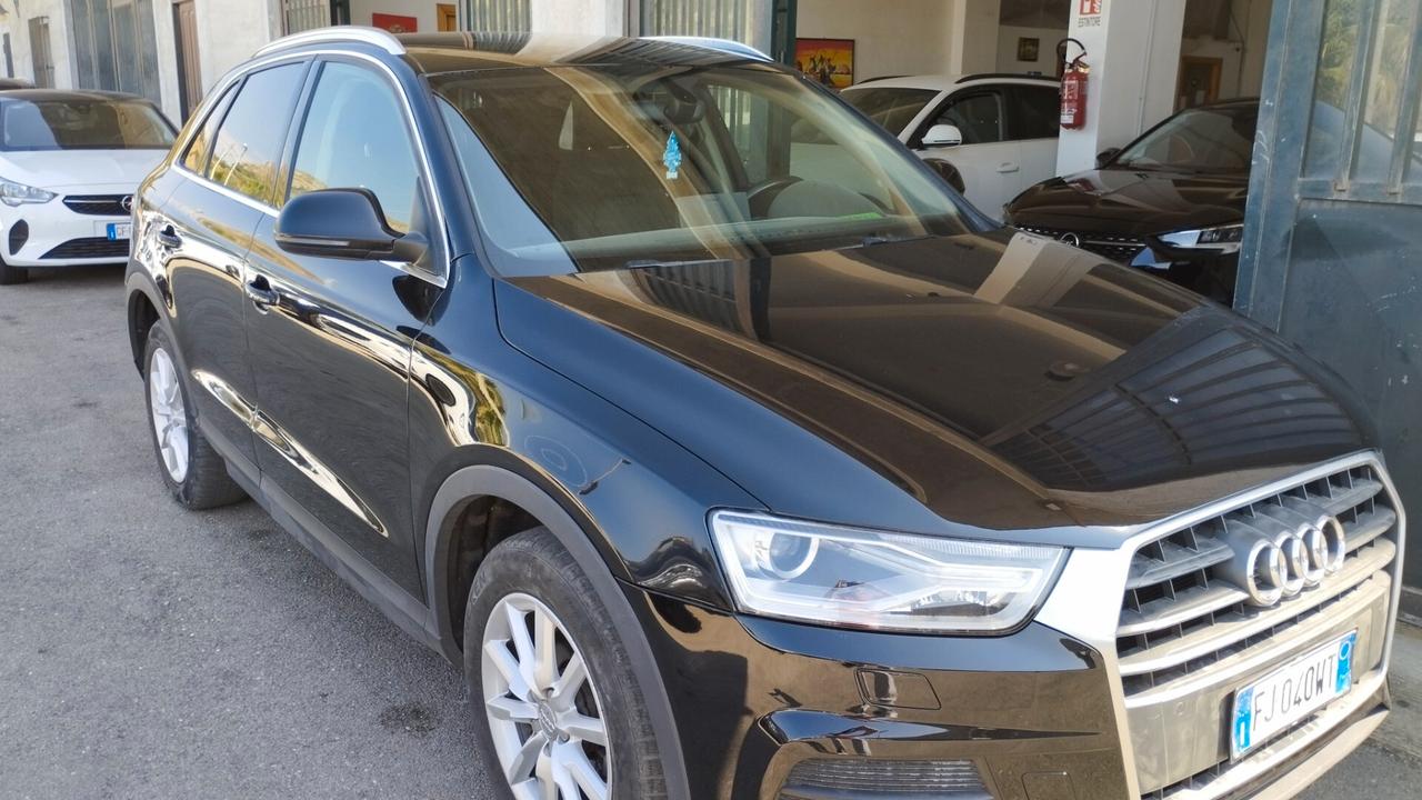 Audi Q3 2.0 TDI 120 CV Business