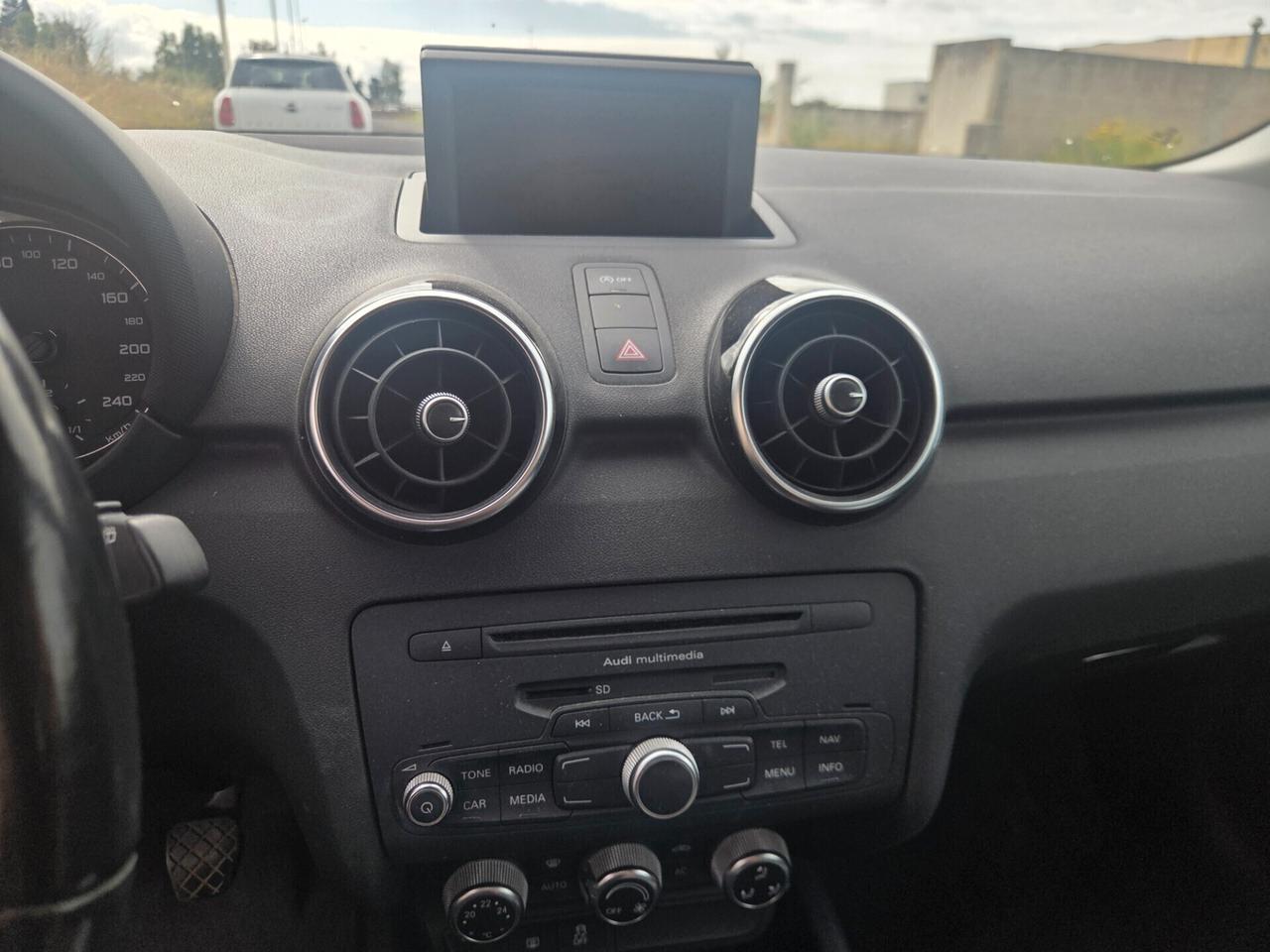 Audi A1 1.6 TDI 105 CV Ambition 2011